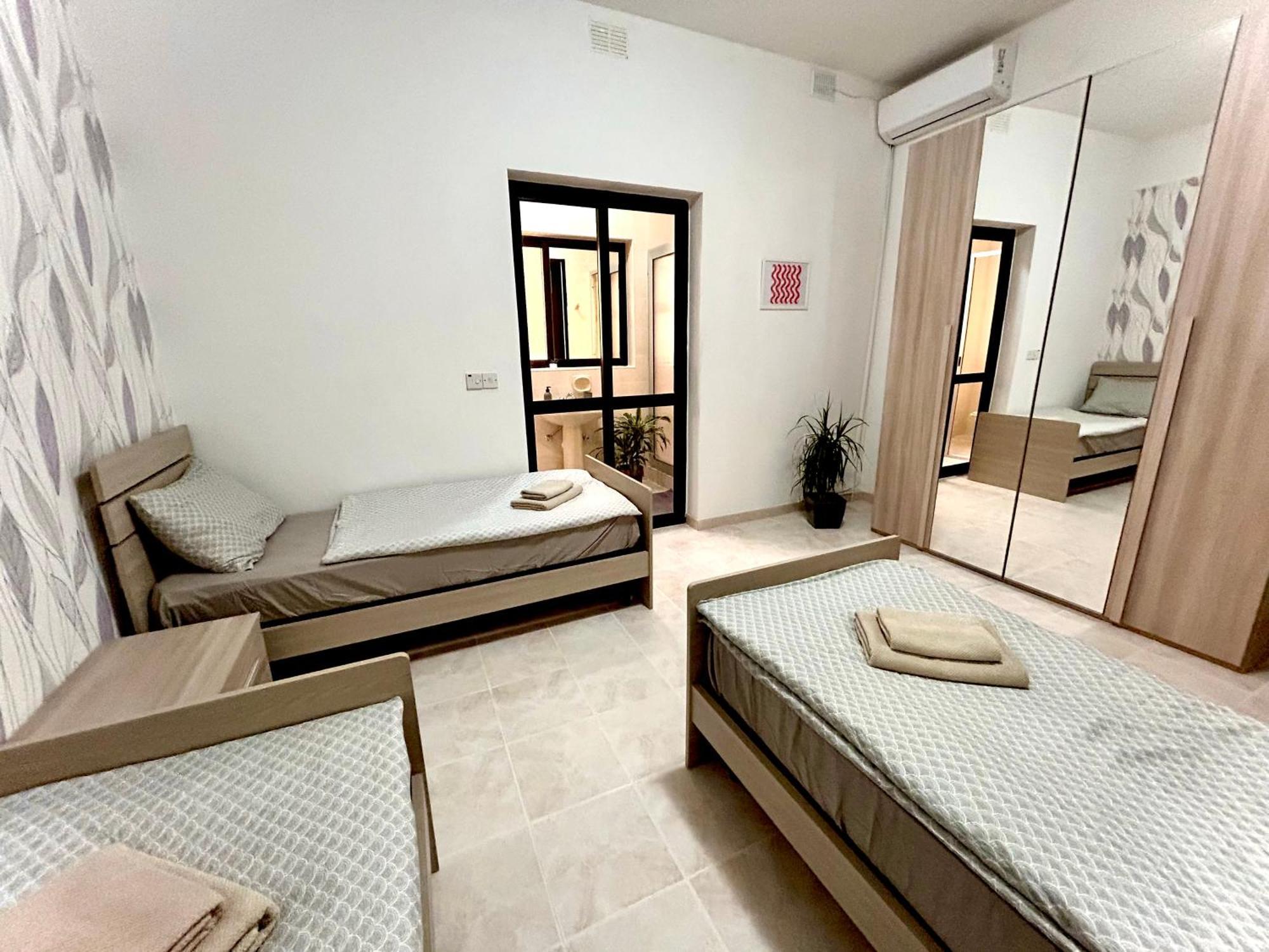 Arzella - Spacious Two Bedroom Apartments Xlendi Exterior photo